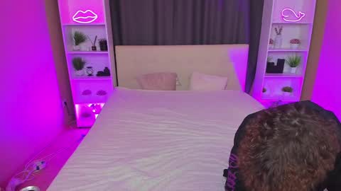 Snapshot of best_trip chatting on 02/13/25, 02:31 Danny and Kira online show from 02/13/25, 02:31