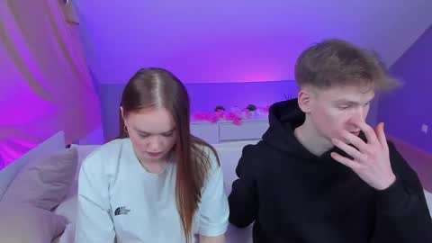 Snapshot of best_trip chatting on 02/20/25, 08:03 Danny and Kira online show from 02/20/25, 08:03