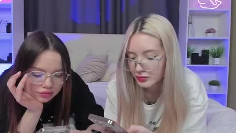 Snapshot of best_trip chatting on 02/22/25, 05:46 Danny and Kira online show from 02/22/25, 05:46