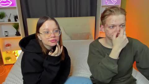 Snapshot of best_trip chatting on 03/03/25, 02:58 Danny and Kira online show from 03/03/25, 02:58