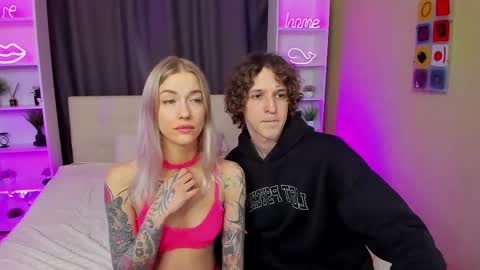 Snapshot of best_trip chatting on 03/08/25, 08:33 Danny and Kira online show from 03/08/25, 08:33