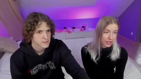 Snapshot of best_trip chatting on 03/09/25, 08:29 Danny and Kira online show from 03/09/25, 08:29