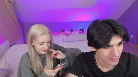 Snapshot of best_trip chatting on 03/09/25, 05:49 Danny and Kira online show from 03/09/25, 05:49