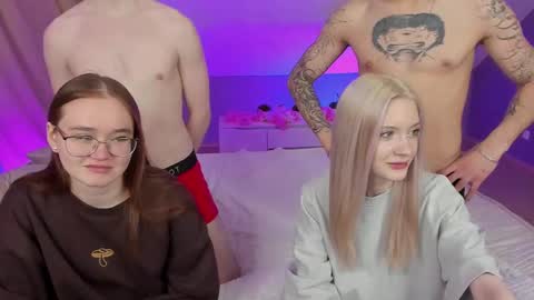 Snapshot of best_trip chatting on 03/10/25, 02:16 Danny and Kira online show from 03/10/25, 02:16