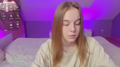 Snapshot of best_trip chatting on 03/11/25, 11:44 Danny and Kira online show from 03/11/25, 11:44