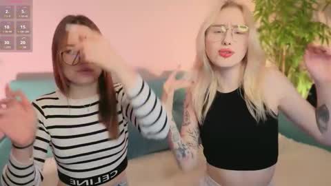 Snapshot of best_trip chatting on 09/09/25, 10:15 Danny and Kira online show from 09/09/25, 10:15