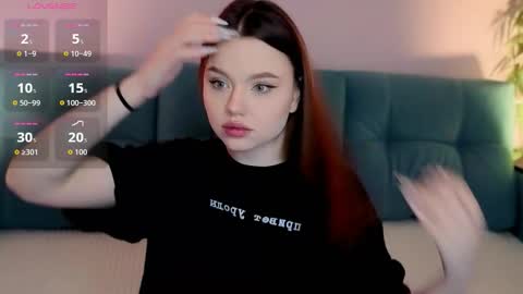 Snapshot of best_trip chatting on 09/15/25, 08:25 Danny and Kira online show from 09/15/25, 08:25