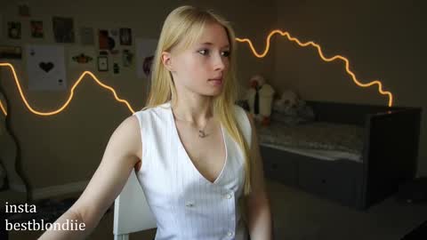 Chloe Next stream on Friday online show from 03/03/25, 05:50