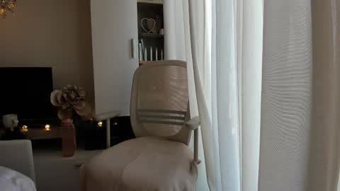 Vicky   online show from 10/24/25, 06:32