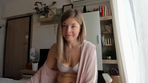 Vicky   online show from 10/27/25, 08:29