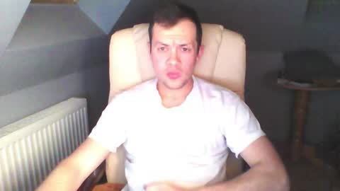 Snapshot of bestworld_ chatting on 11/27/25, 05:15 bestworld_ online show from 11/27/25, 05:15