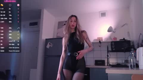 Snapshot of bestzoeyever chatting on 02/13/26, 03:19 Zo online show from 02/13/26, 03:19