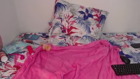 Snapshot of bethany__bigtits4 chatting on 12/23/24, 07:06 Bethany bigtits4s room online show from 12/23/24, 07:06