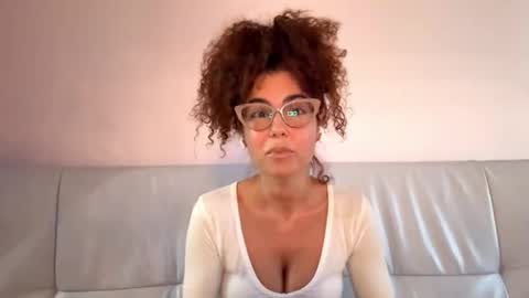 Bella online show from 04/07/26, 04:18