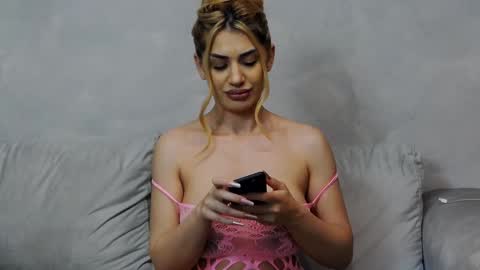 Snapshot of bethierusse chatting on 01/13/25, 12:51 bethierusse online show from 01/13/25, 12:51