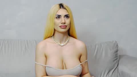 Snapshot of bethierusse chatting on 01/21/25, 12:04 bethierusse online show from 01/21/25, 12:04