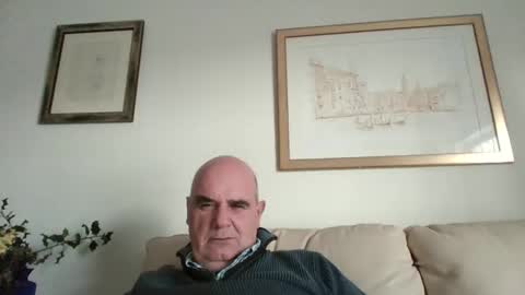 Snapshot of betta1 chatting on 12/17/25, 04:24 betta1 online show from 12/17/25, 04:24