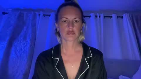 Snapshot of betterconvobesttime chatting on 12/15/25, 04:06 Best Time and Even better Convo online show from 12/15/25, 04:06