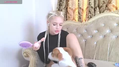 Snapshot of betty_blame chatting on 03/12/25, 08:30 Betty and Oscar online show from 03/12/25, 08:30