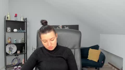 bettyjamess online show from 12/16/25, 05:45