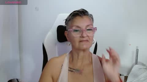 Snapshot of bety_cum3 chatting on 05/08/26, 11:54 bibiana online show from 05/08/26, 11:54