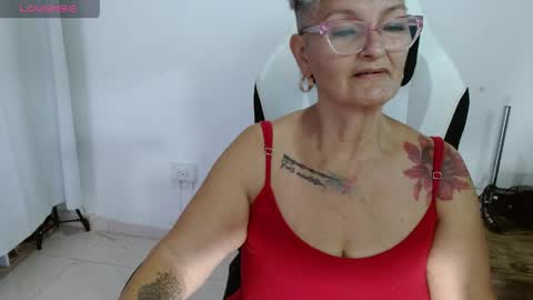 Snapshot of bety_cum3 chatting on 05/10/26, 04:12 bibiana online show from 05/10/26, 04:12
