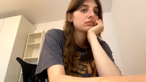 Snapshot of beulahweikert chatting on 06/04/26, 05:19 Lina online show from 06/04/26, 05:19