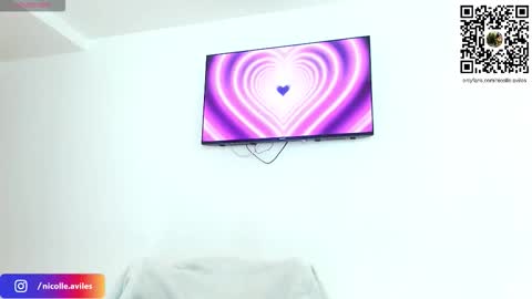 Nicolle Aviles online show from 11/15/25, 09:17