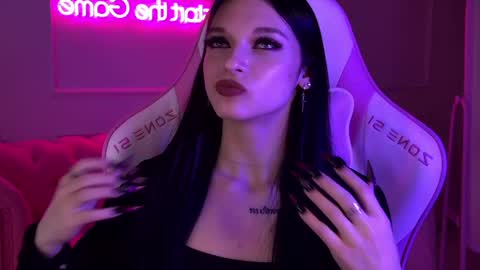 Snapshot of beverlyyork chatting on 02/20/25, 10:48 Beverly online show from 02/20/25, 10:48