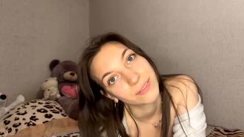 Snapshot of bevvanwoert chatting on 03/10/26, 08:47 Bella online show from 03/10/26, 08:47