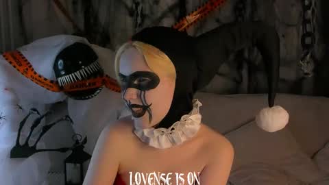 Eliz online show from 10/31/25, 01:28