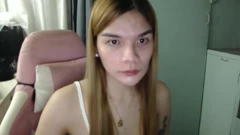 Snapshot of bheefuck52 chatting on 11/18/25, 12:53 bhee52 online show from 11/18/25, 12:53