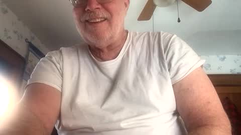 Snapshot of bhsurfer3 chatting on 02/14/25, 02:02 bhsurfer3 online show from 02/14/25, 02:02