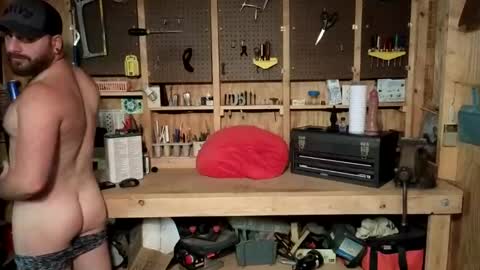 Snapshot of bi_bi_guy chatting on 10/11/25, 01:05 bi_bi_guy online show from 10/11/25, 01:05