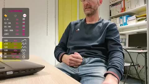 My name is David and if you like public exhibitions you wont be disappointed with me LoL - My favorite vibes is 44  online show from 12/01/25, 04:45