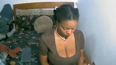Snapshot of bianca_ebony chatting on 03/31/26, 05:30 bianca ebony online show from 03/31/26, 05:30