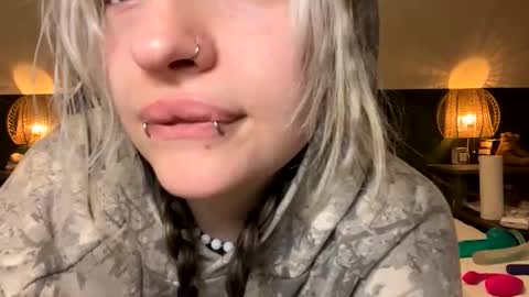 Ellie  online show from 05/01/26, 04:28
