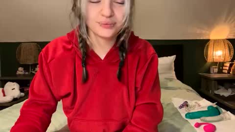 Ellie  online show from 05/02/26, 07:41