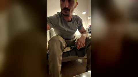 Snapshot of biberonplein1010 chatting on 04/05/26, 10:07 biberonplein1010 online show from 04/05/26, 10:07