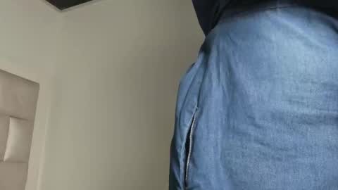 Snapshot of bibiana_js_ chatting on 12/01/25, 12:21 bibiana_js_ online show from 12/01/25, 12:21