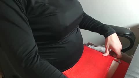 Snapshot of bicdrachel4fun chatting on 11/18/25, 02:43 BiCDRachel online show from 11/18/25, 02:43