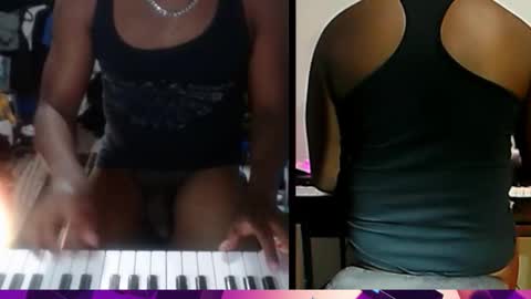 Snapshot of bicepsandfrot chatting on 10/29/25, 12:46 BicepsandFrot online show from 10/29/25, 12:46