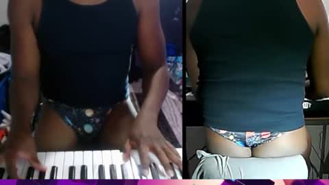 Snapshot of bicepsandfrot chatting on 11/18/25, 04:28 BicepsandFrot online show from 11/18/25, 04:28