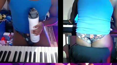 Snapshot of bicepsandfrot chatting on 12/02/25, 03:45 BicepsandFrot online show from 12/02/25, 03:45