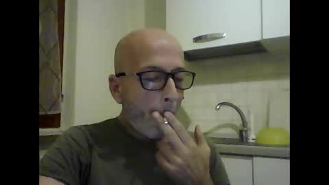 Snapshot of big23italy chatting on 04/19/26, 02:16 big23italy online show from 04/19/26, 02:16