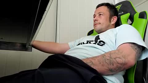 Snapshot of big_balls_big_load chatting on 01/06/25, 02:37 big_balls_big_load online show from 01/06/25, 02:37