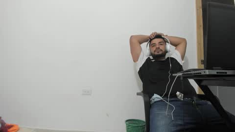 Snapshot of big_dad69 chatting on 12/19/25, 08:54 Tommy online show from 12/19/25, 08:54