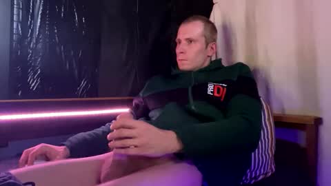 Snapshot of big_hairy_cock_is_horny chatting on 11/21/25, 09:13 big_hairy_cock_is_horny online show from 11/21/25, 09:13