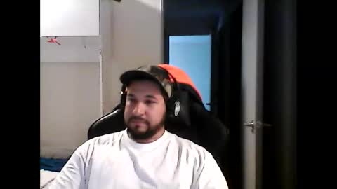 Snapshot of big_latin_boy_full_cum chatting on 10/24/25, 06:04 latinBoyHuge online show from 10/24/25, 06:04