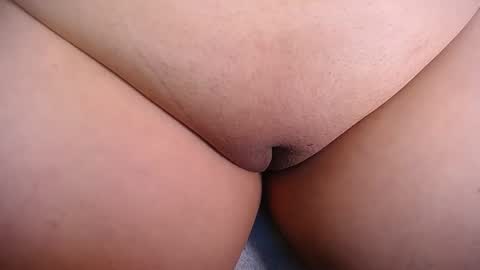 Snapshot of big_pussy18 chatting on 10/27/25, 02:21 candy online show from 10/27/25, 02:21